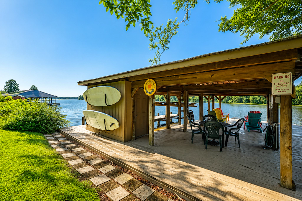 Flying Moose Lodge at Lake Anna
