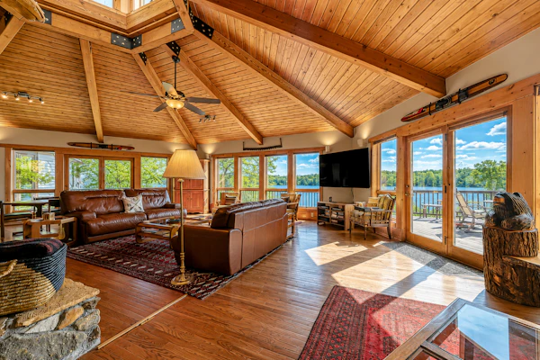 Huge lakefront home with A/C, sunroom, boat ramp, WIFI,game room, deck, & kayaks