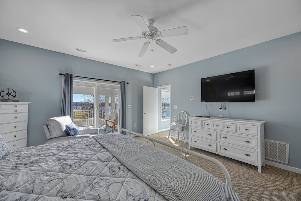 Beautiful Private Lakefront Property with Amenities & Activities Galore!