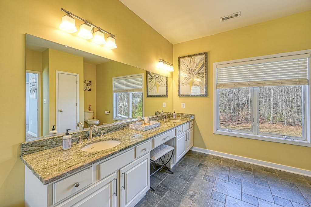 Beautiful Private Lakefront Property with Amenities & Activities Galore!