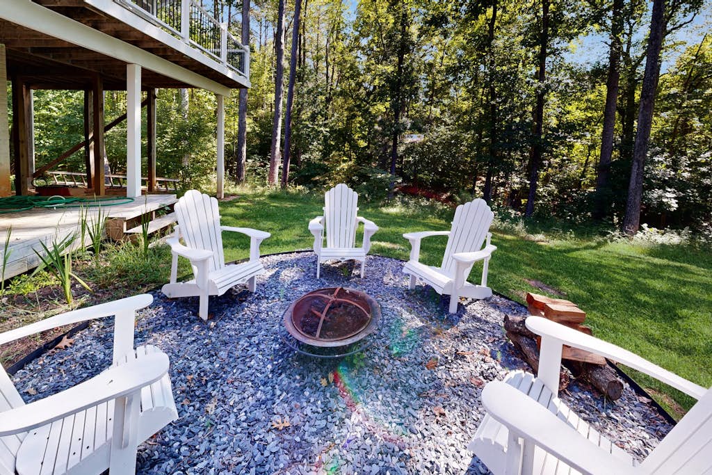 Spacious pet friendly house w/private pool table, ping pong table & free WIFI