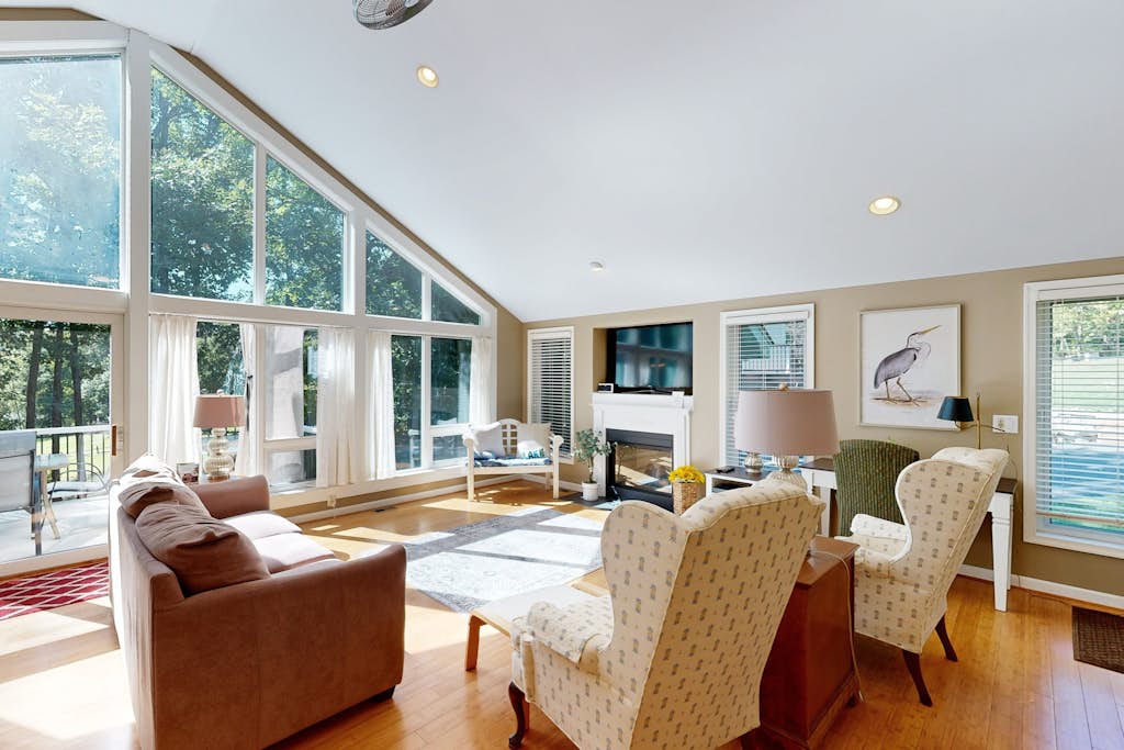 Spacious pet friendly house w/private pool table, ping pong table & free WIFI