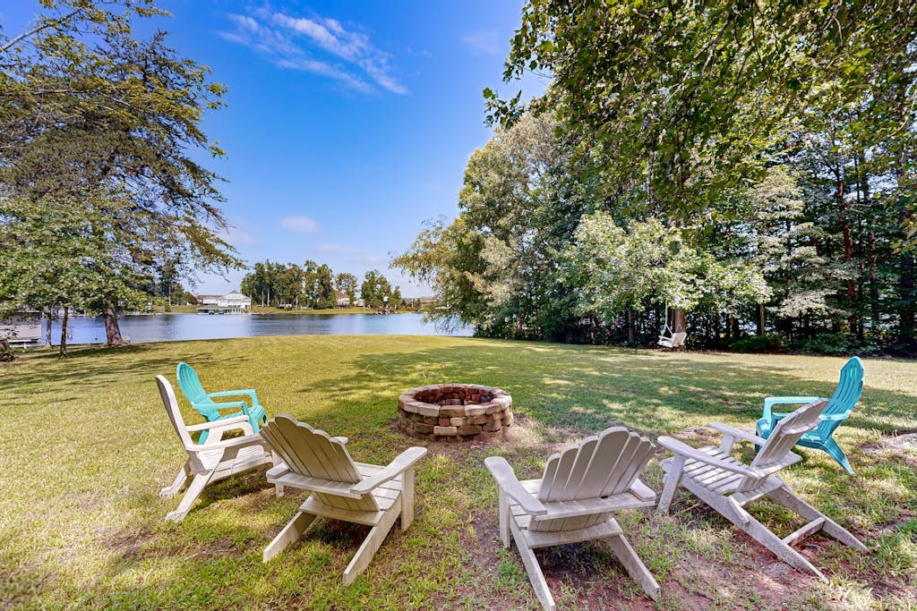 Relaxing lakeside retreat with boathouse, dock, deck, firepit and screened porch