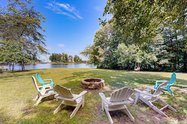 Relaxing lakeside retreat with boathouse, dock, deck, firepit and screened porch