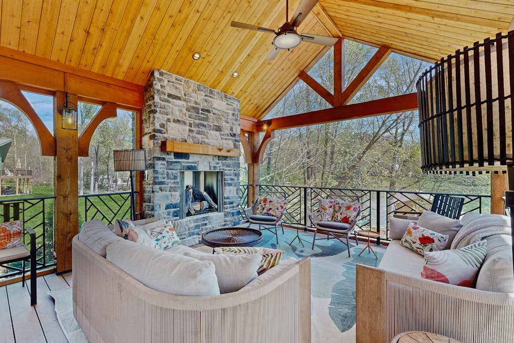 Tranquil lakefront retreat with hot tub, screened porch, kayaks, and more