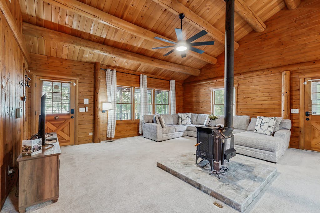 Relaxing lakeside cabin with private dock, firepit, boat ramp and water access