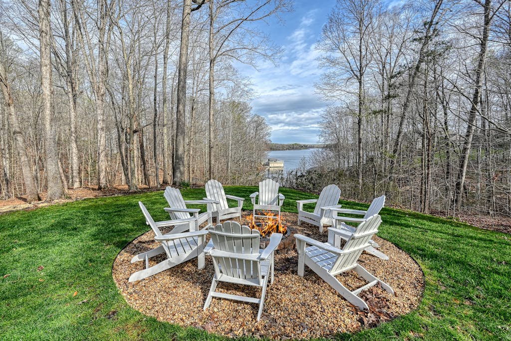 Renovated lakehouse with dock, hot tub, firepit & bi-level deck - dogs OK