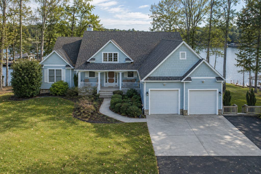 Lake Anna Waterfront Oasis w/ firepit,boat dock, dog friendly