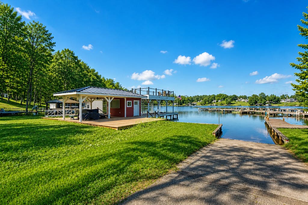 Stellar lakefront oasis with kayaks, SUP, firepits, dock, & games - dog-friendly