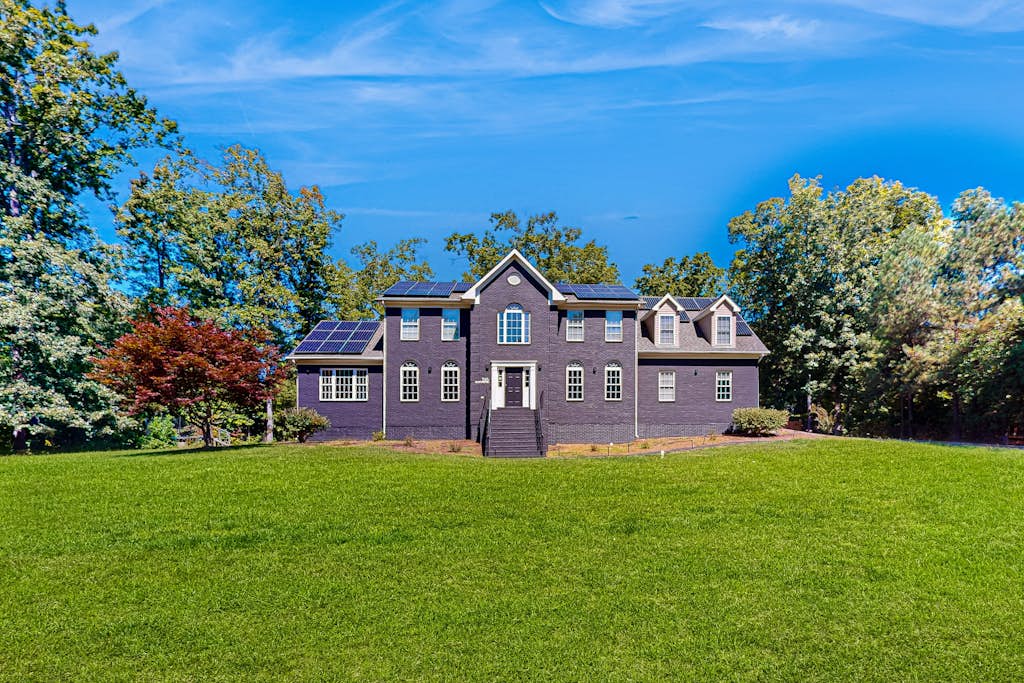 Dog-Friendly spacious house w/private pool, private pool table & ping pong table
