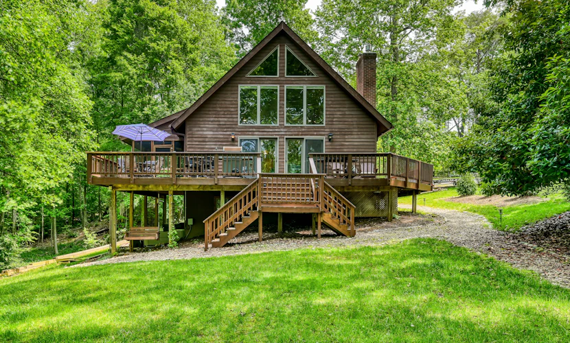 Waterfront cabin with private dock, hot tub, sundeck, outdoor areas, & W/D