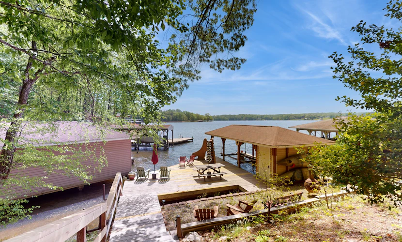 Lakefront house w/waterslide, hot tub, game room, & wood fireplace