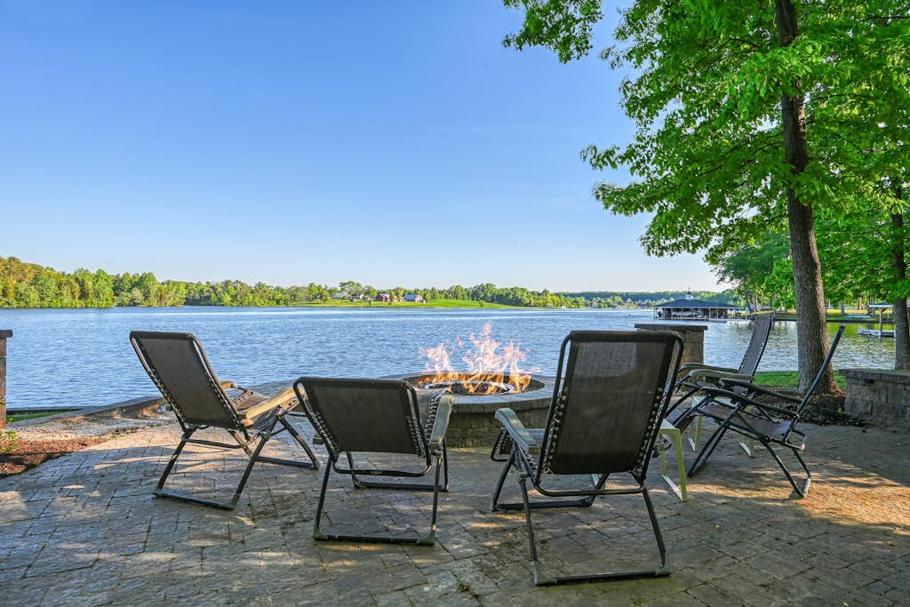 Spacious waterfront house with private hot tub, sauna, pool table