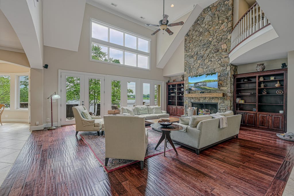 Spacious waterfront house with private hot tub, sauna, pool table