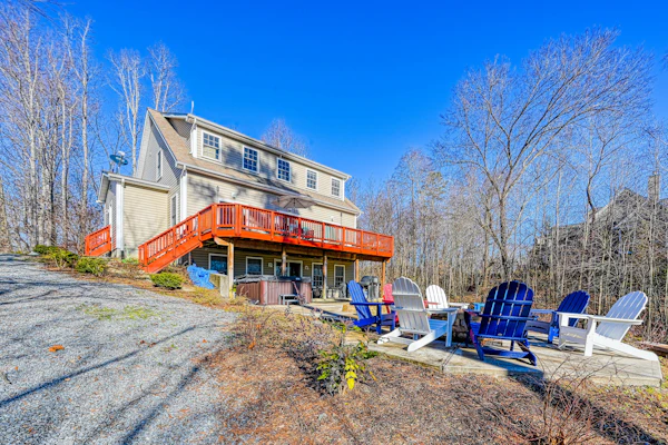 Lakeside retreat with a firepit, dock, deck, hot tub, pool table - dog friendly