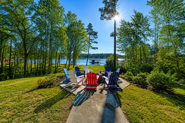 Lakeside retreat with a firepit, dock, deck, hot tub, pool table - dog friendly