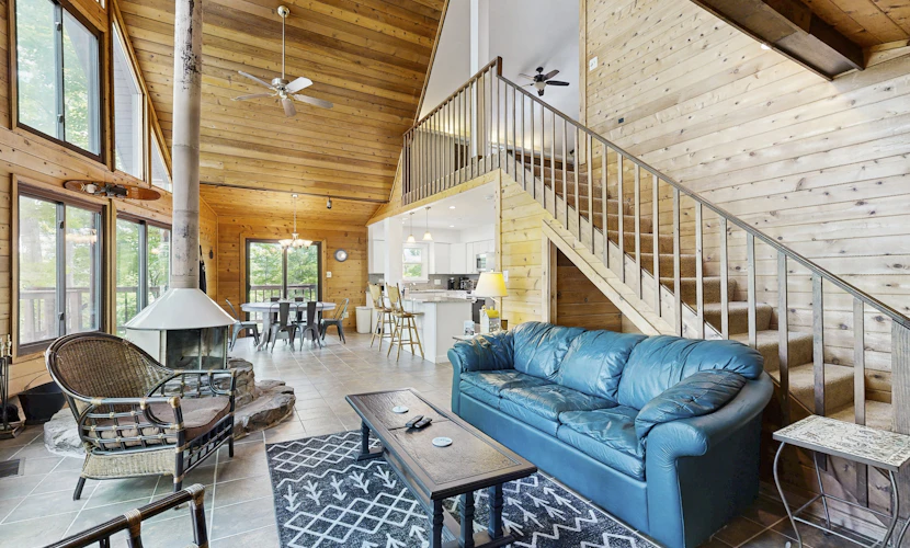 Tranquil lake cabin with private waterfront, modern kitchen, deck & sunset views