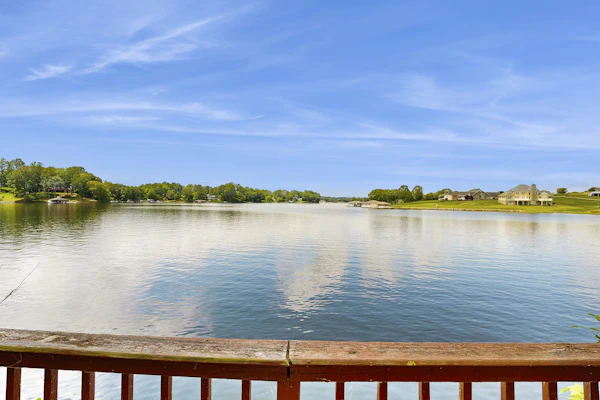 Tranquil lake cabin with private waterfront, modern kitchen, deck & sunset views