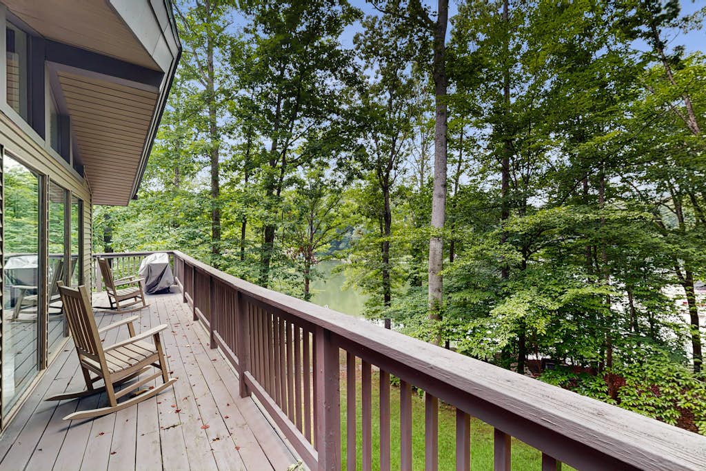 Lakefront Escape with Private Docks, Three-Season Room, and Spacious Bunk Room