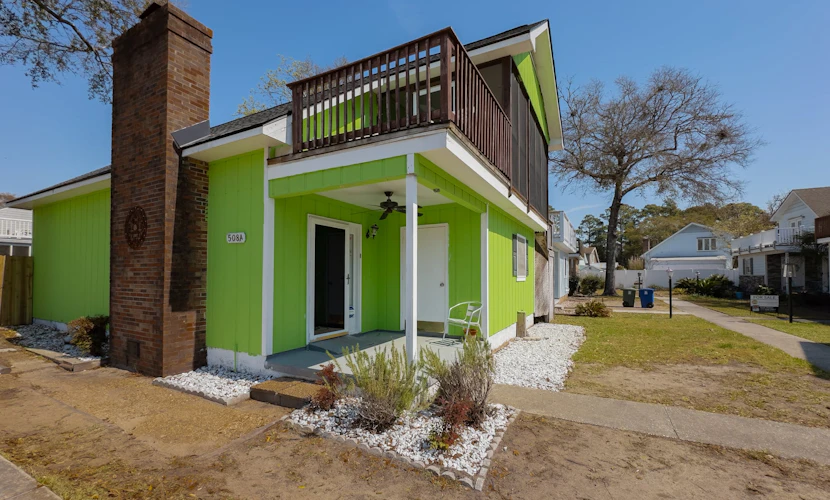 3 Bedroom Beach House! Quick Drive to Beach! 508A Rosemary Lane