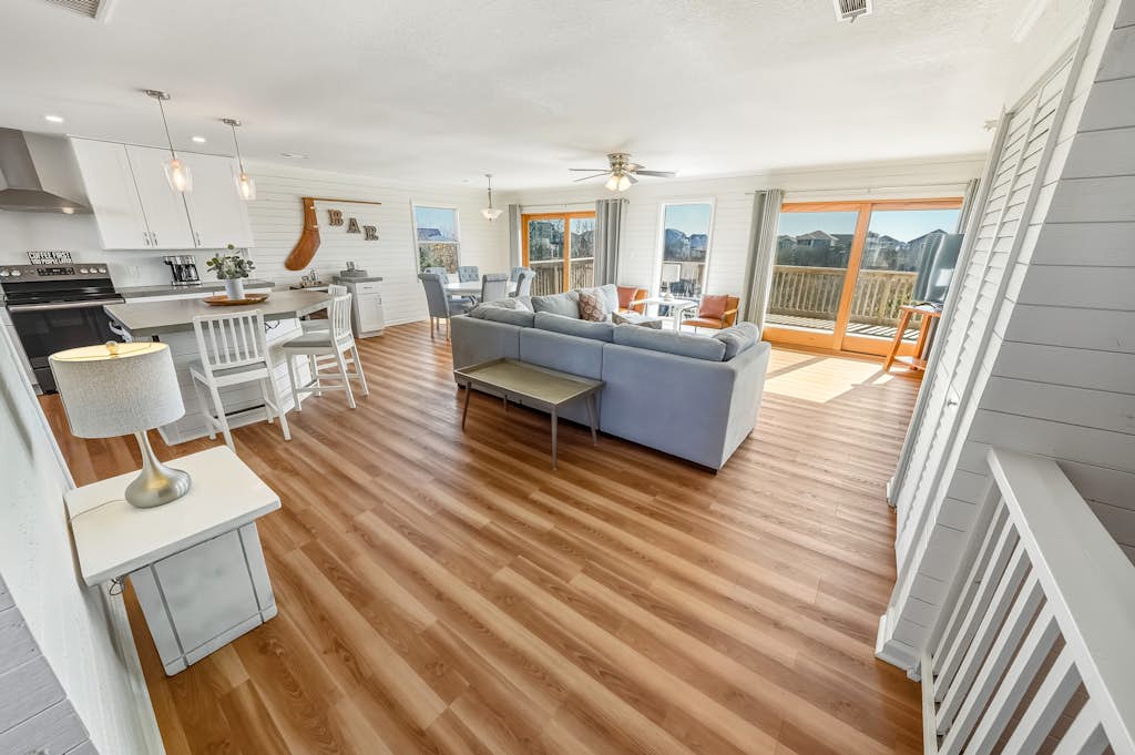Sea La Vie - Stunning dog-friendly home with fully enclosed yard and close to beach access