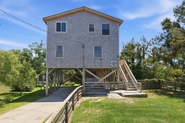 Sea La Vie - Stunning dog-friendly home with fully enclosed yard and close to beach access
