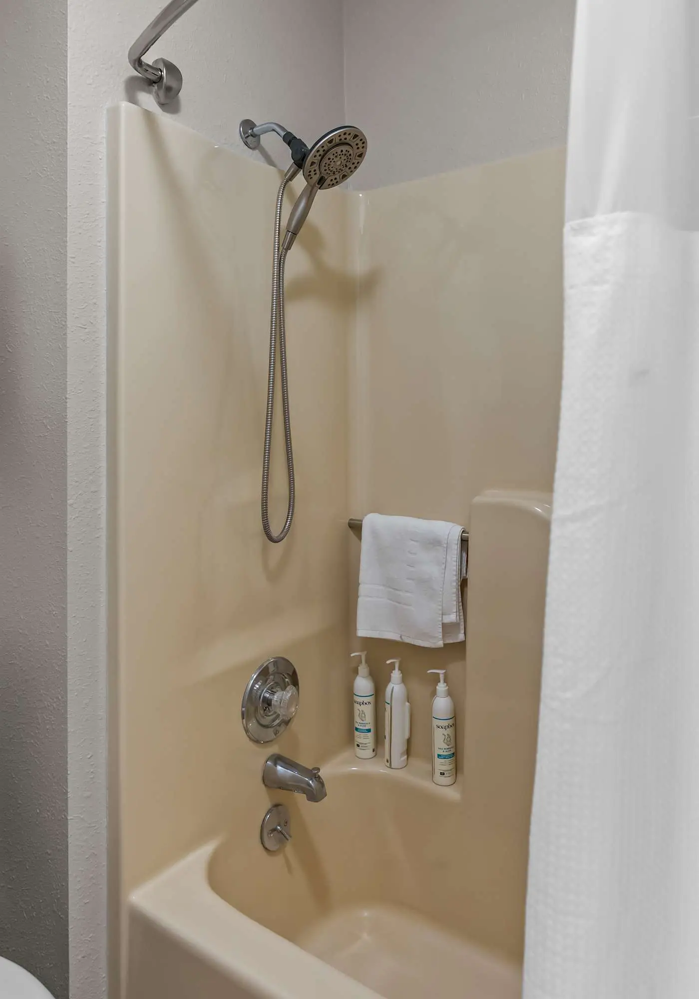 Serene 2BR Condo - POND VIEW - Pointe Royale