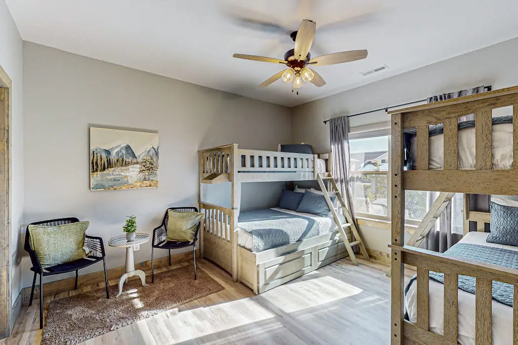 Cozy Cove Lodge