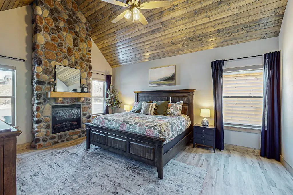 Cozy Cove Lodge