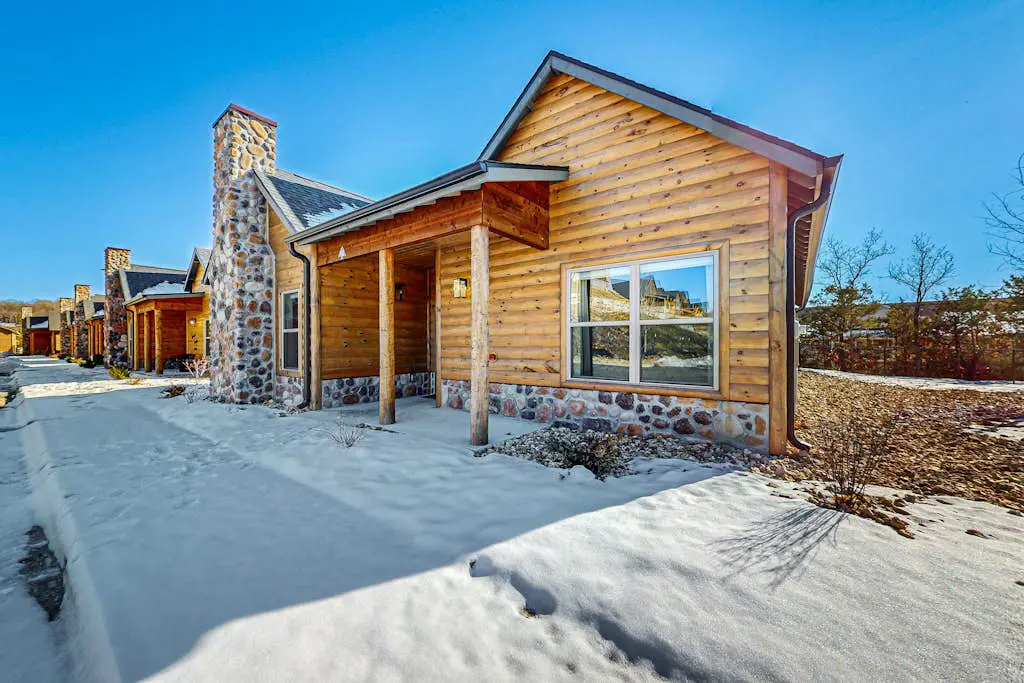 Cozy Cove Lodge