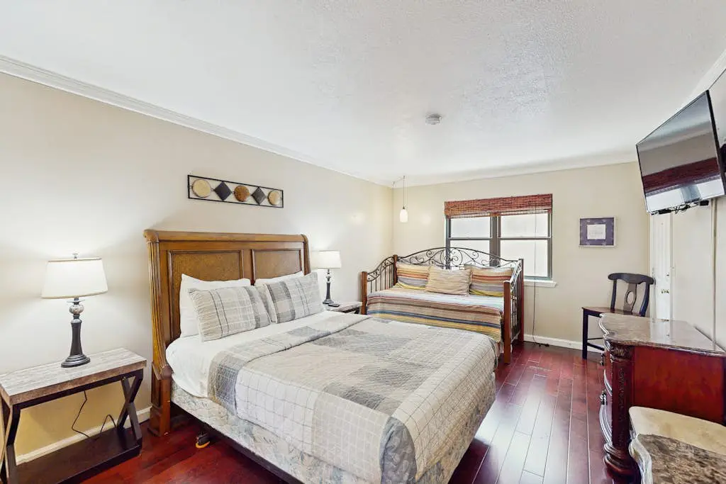 Check's Cozy Condo