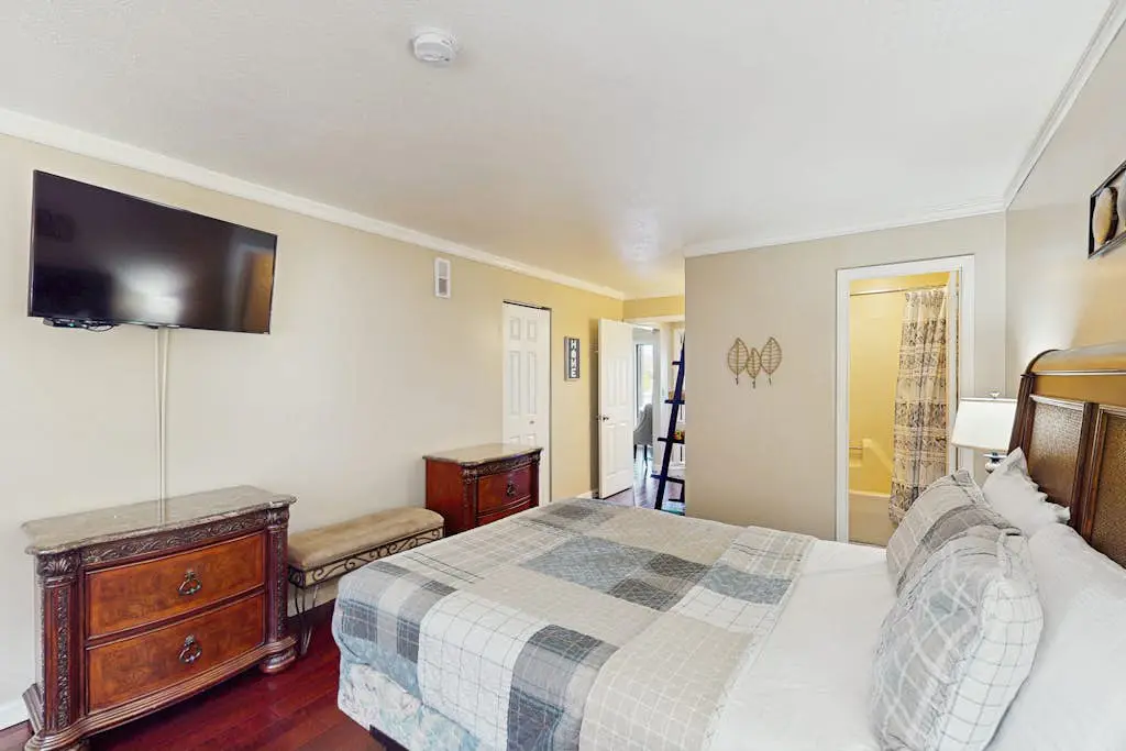 Check's Cozy Condo