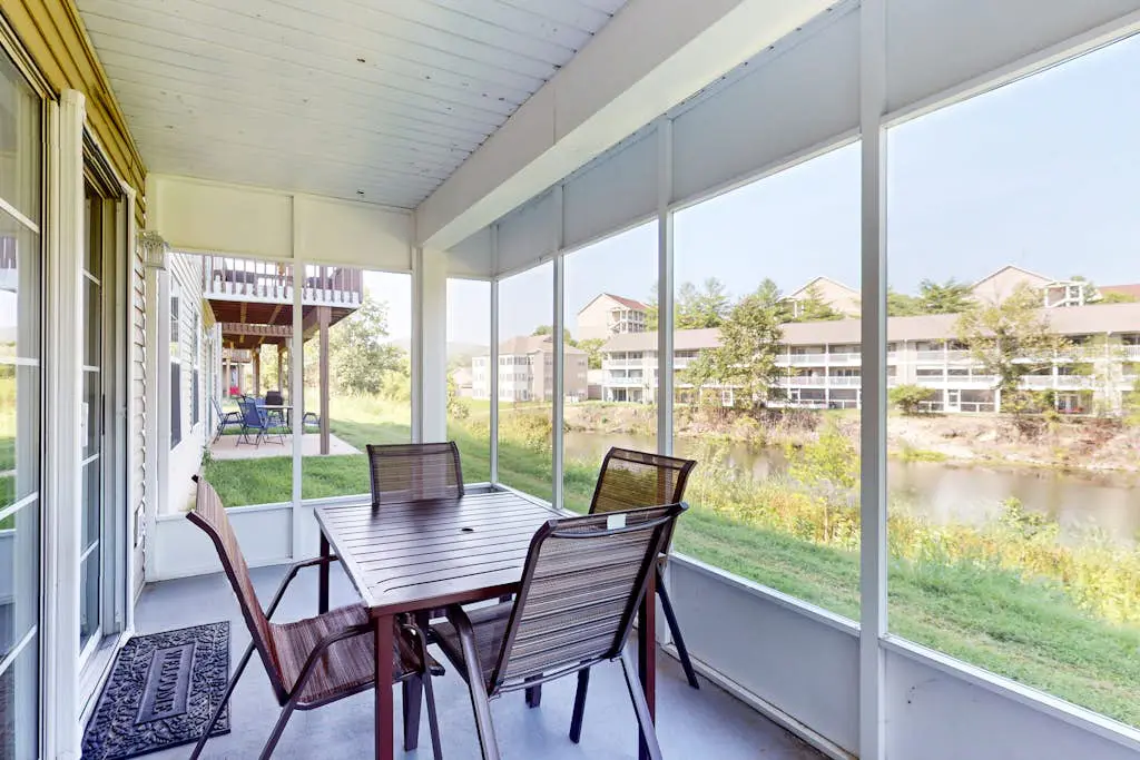 Fall Creek Resort Pond View Escape