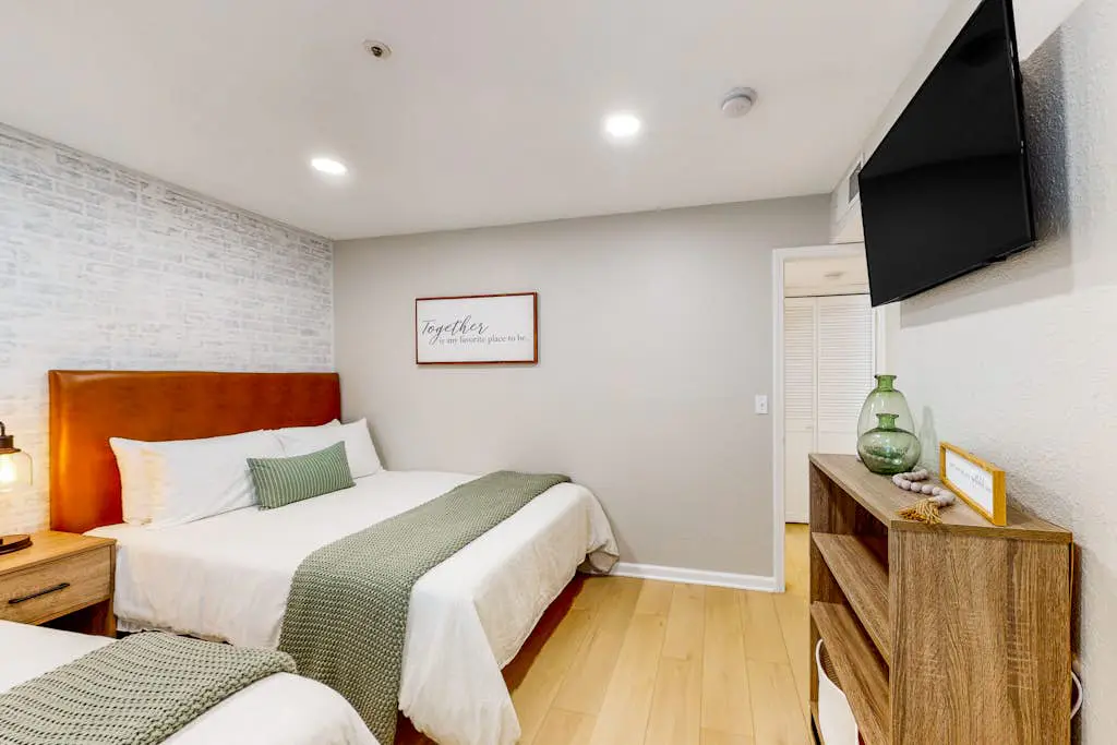 Paradise Pointe Royale