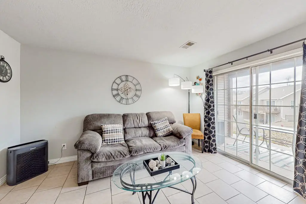 Entertainer's Landing - Pets Welcome