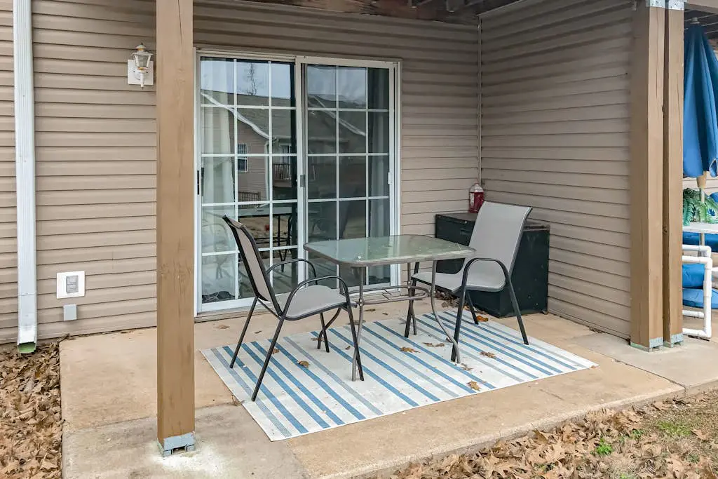 Entertainer's Landing - Pets Welcome