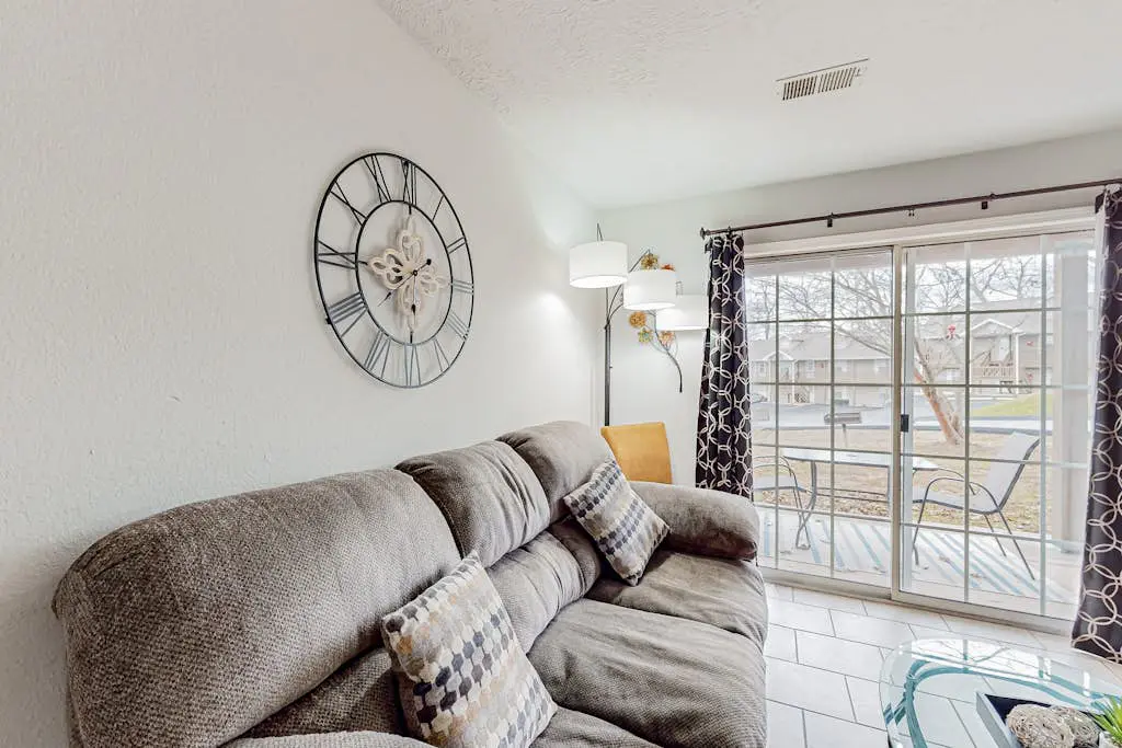 Entertainer's Landing - Pets Welcome