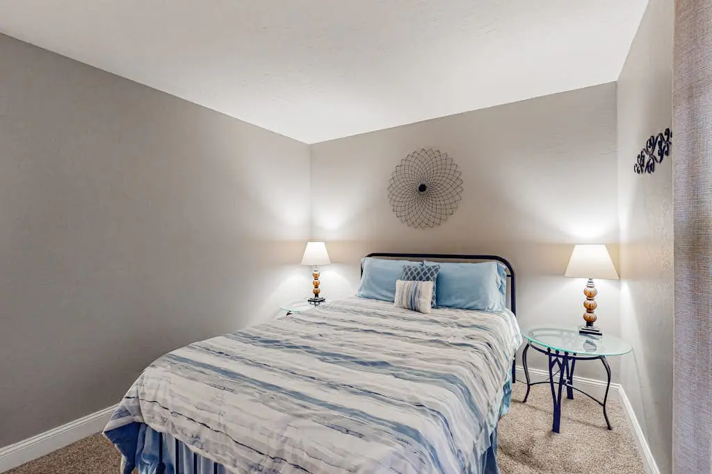 Entertainer's Landing - Pets Welcome