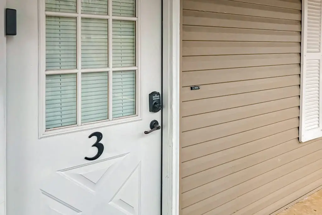 Entertainer's Landing - Pets Welcome