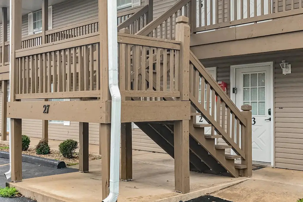 Entertainer's Landing - Pets Welcome