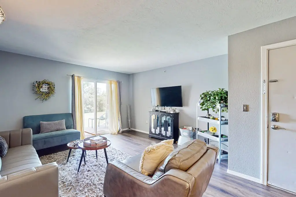 Warm 3BR Condo - MOUNTAIN VIEWS - COMMUNITY POOL