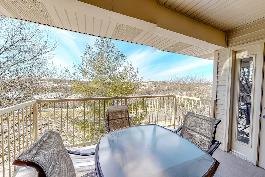 Inviting 2BR Condo - HOT TUB - Family Pool