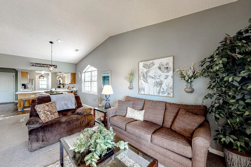 Inviting 2BR Condo - HOT TUB - Family Pool