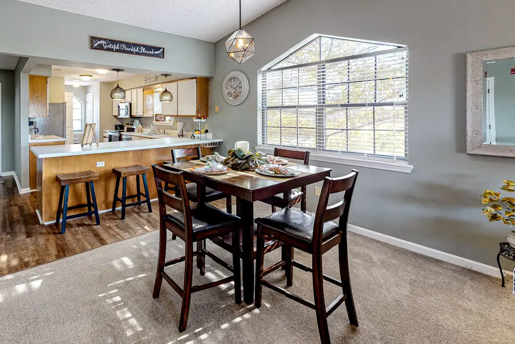 Inviting 2BR Condo - HOT TUB - Family Pool