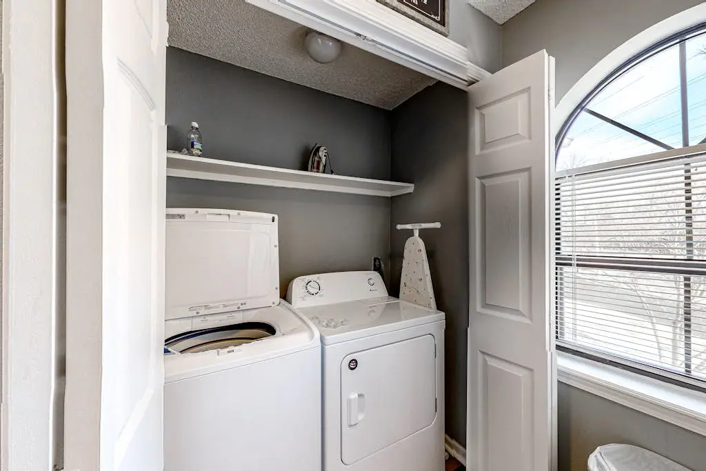 Inviting 2BR Condo - HOT TUB - Family Pool