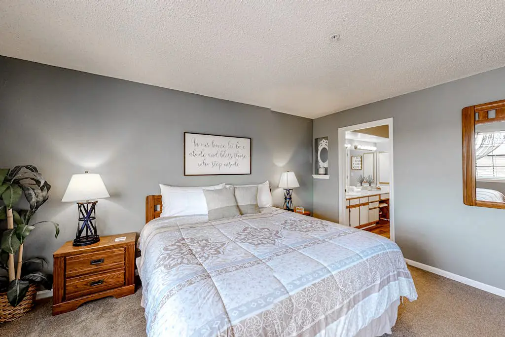 Inviting 2BR Condo - HOT TUB - Family Pool
