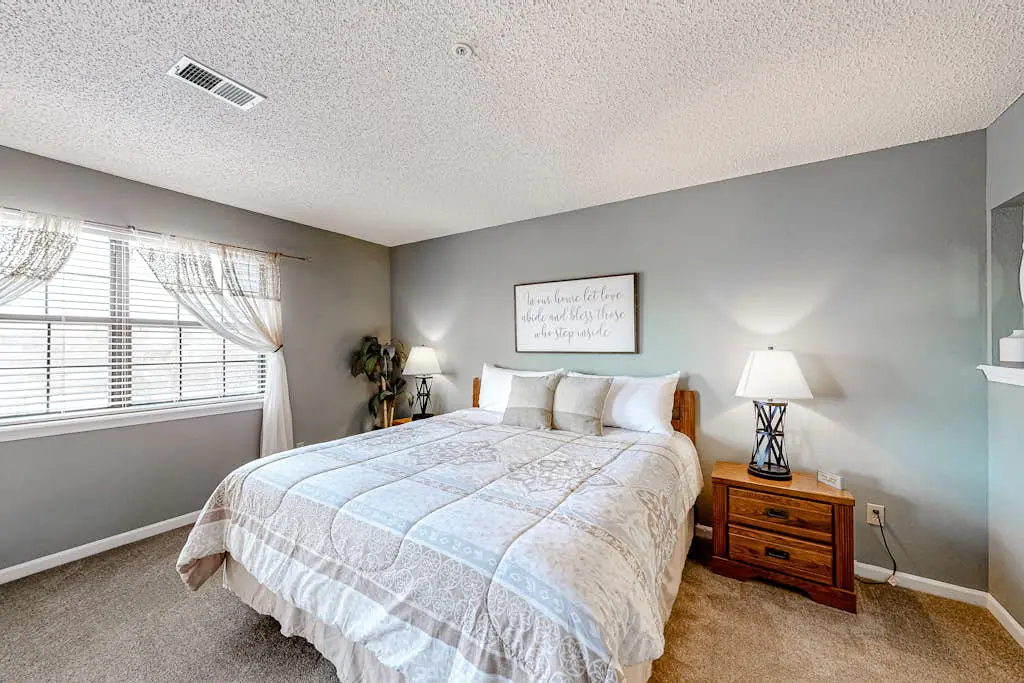 Inviting 2BR Condo - HOT TUB - Family Pool