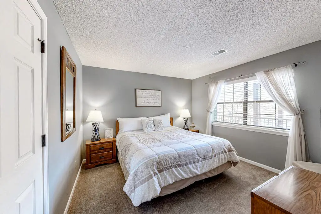 Inviting 2BR Condo - HOT TUB - Family Pool