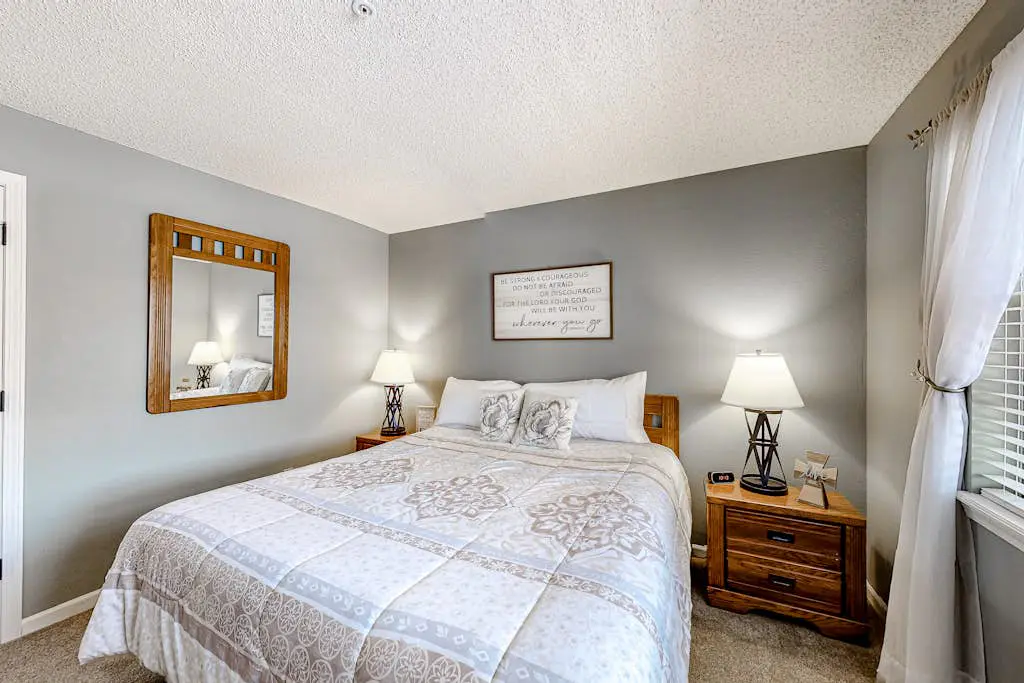 Inviting 2BR Condo - HOT TUB - Family Pool
