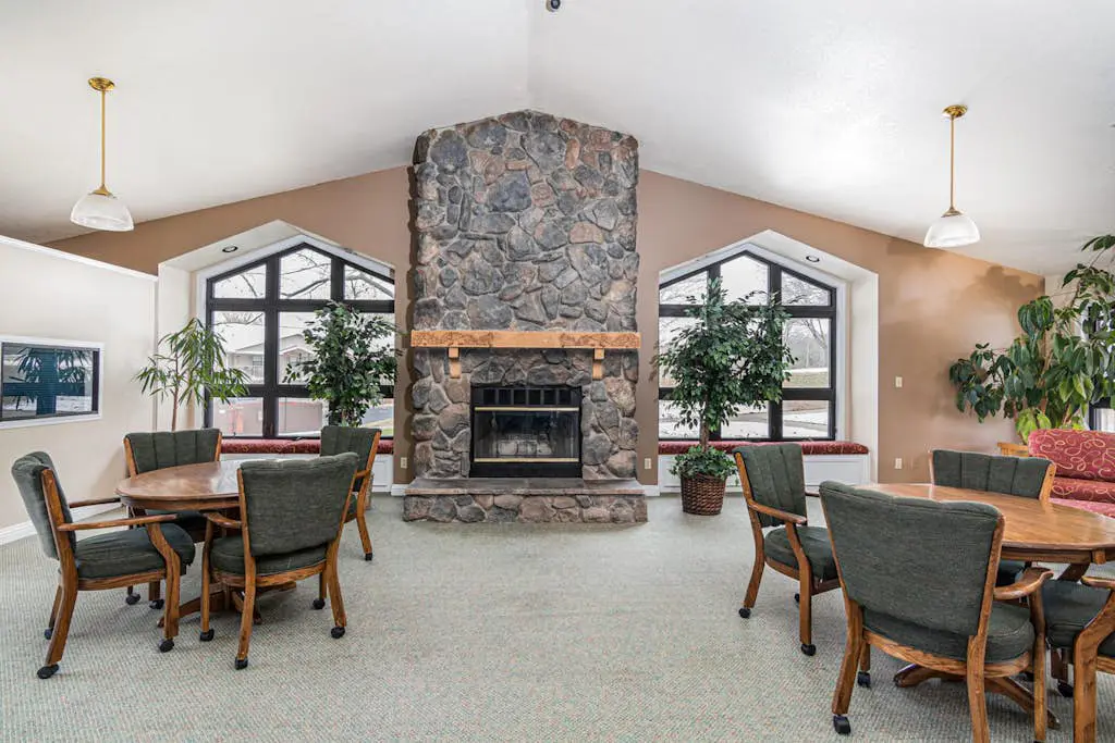 Inviting 2BR Condo - HOT TUB - Family Pool